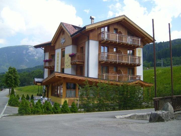 Residence Garni Il Giglio Commezzadura Exterior foto
