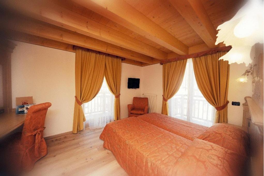 Residence Garni Il Giglio Commezzadura Habitación foto