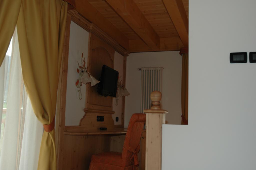 Residence Garni Il Giglio Commezzadura Habitación foto