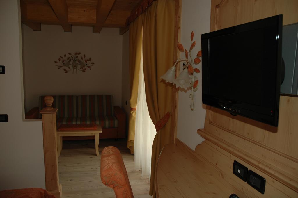 Residence Garni Il Giglio Commezzadura Habitación foto
