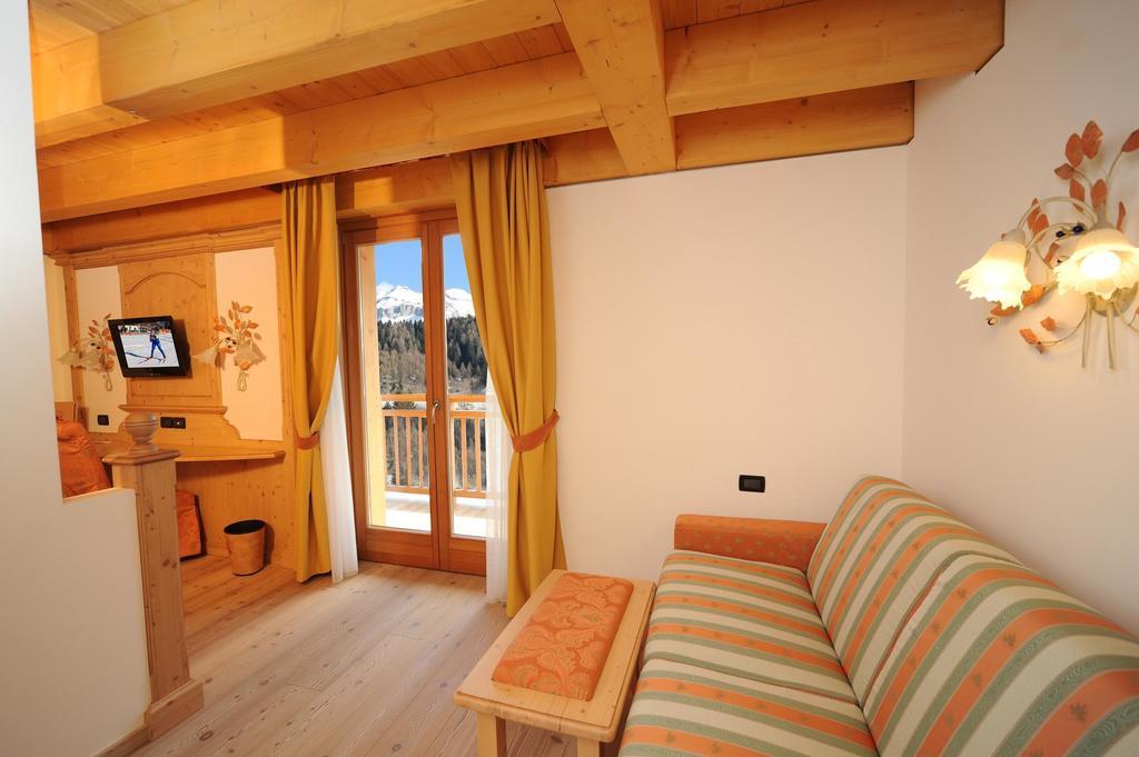 Residence Garni Il Giglio Commezzadura Habitación foto