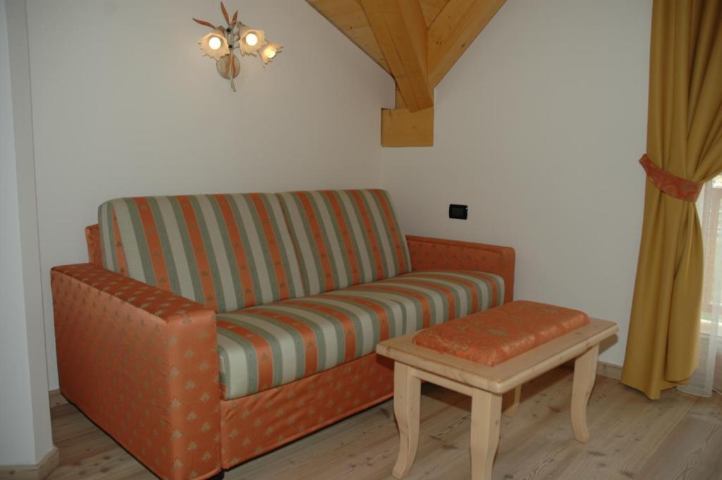 Residence Garni Il Giglio Commezzadura Habitación foto